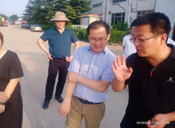 體系崗位科學家到威海中頤現(xiàn)代農(nóng)裝科技有限公司考察調(diào)研并指導工作